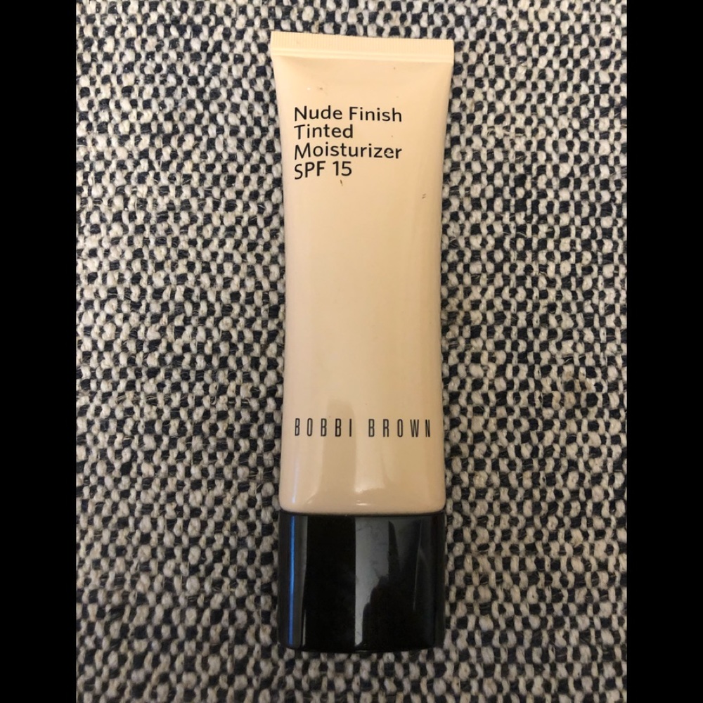 Bobbi Browns tinted moisturizer in ‘Nude’ spf 15 -